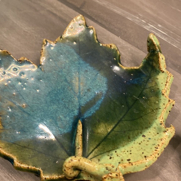 Hand made potter leaves - Picture 3 of 5